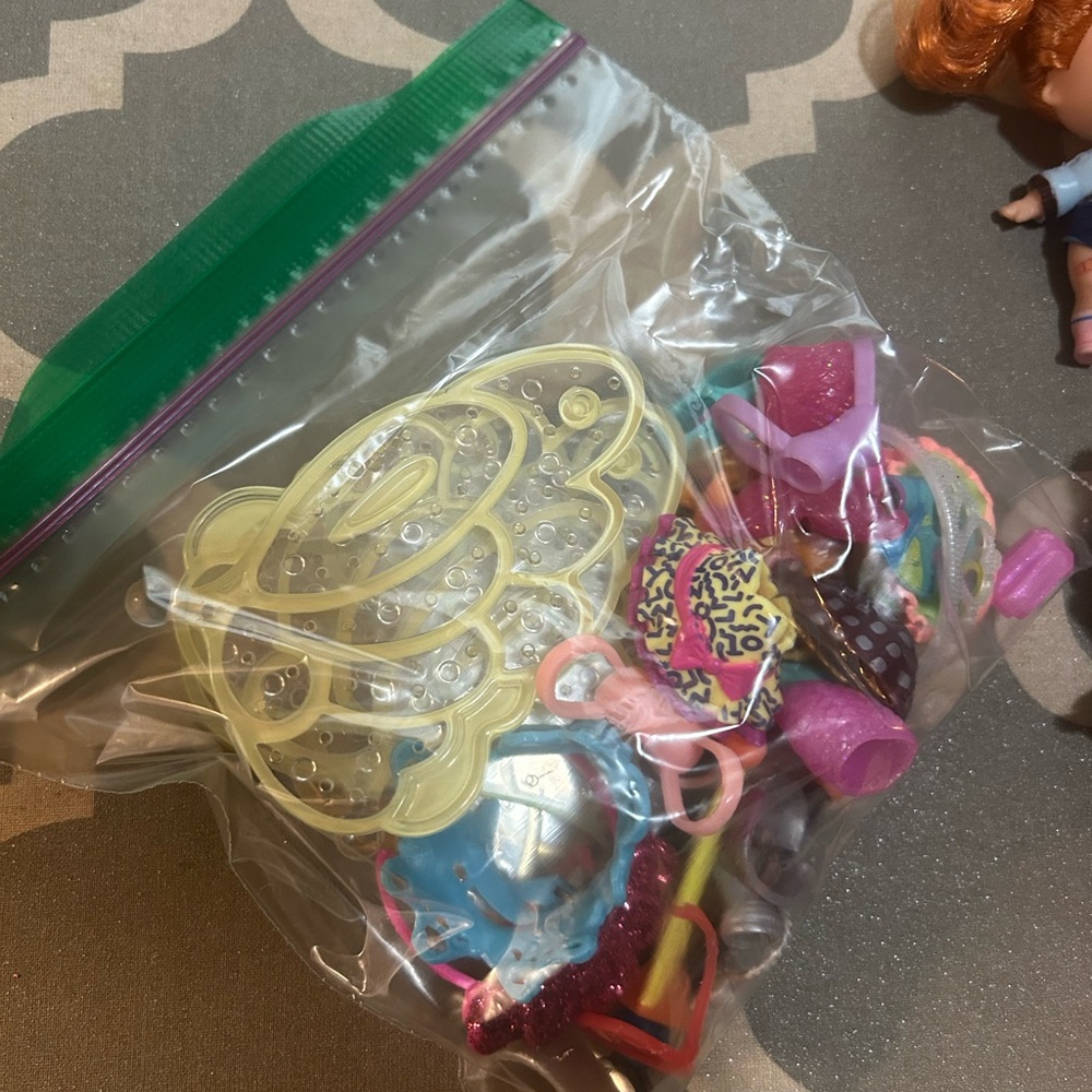 LOL dolls Colorful Kids Toy Set - Picture 2 of 2